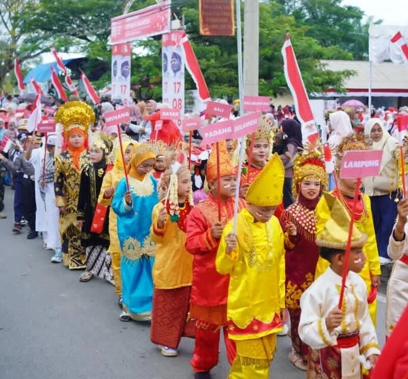 Bupati Nagan Raya Diwakili Plt. Sekda Lepas Pawai Karnaval HUT ke-81 RI, Diikuti 1.545 Pelajar
