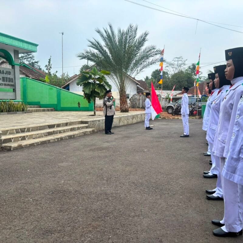 Polsek Sukadana Hadiri Pengukuhan Paskibra Desa Margajaya, Pastikan Kegiatan Berjalan Aman dan Kondusif