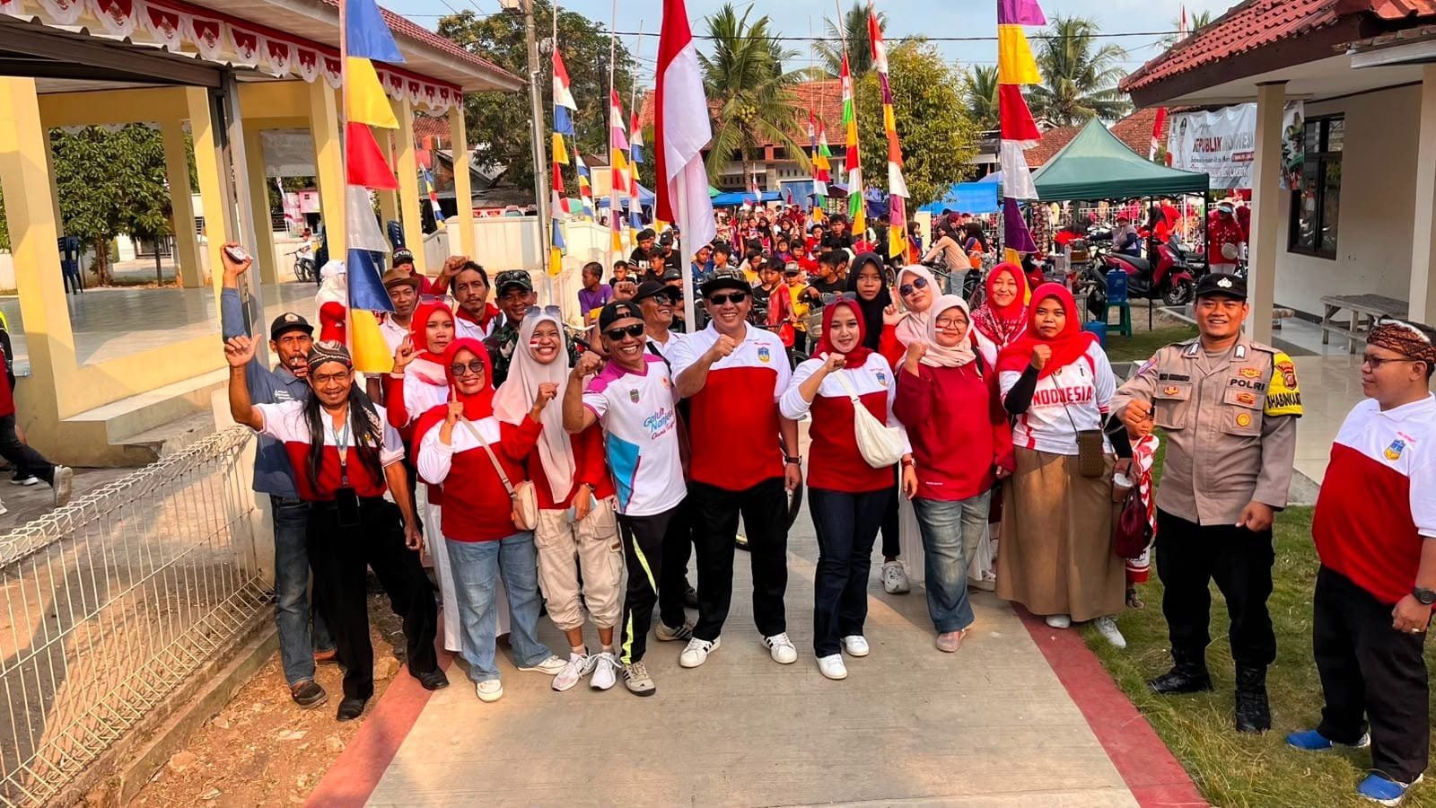 Polsek Lakbok Kawal Sepeda Santai HUT RI ke-81, Pastikan Kegiatan Warga Desa Cintaratu Berjalan Aman dan Kondusif
